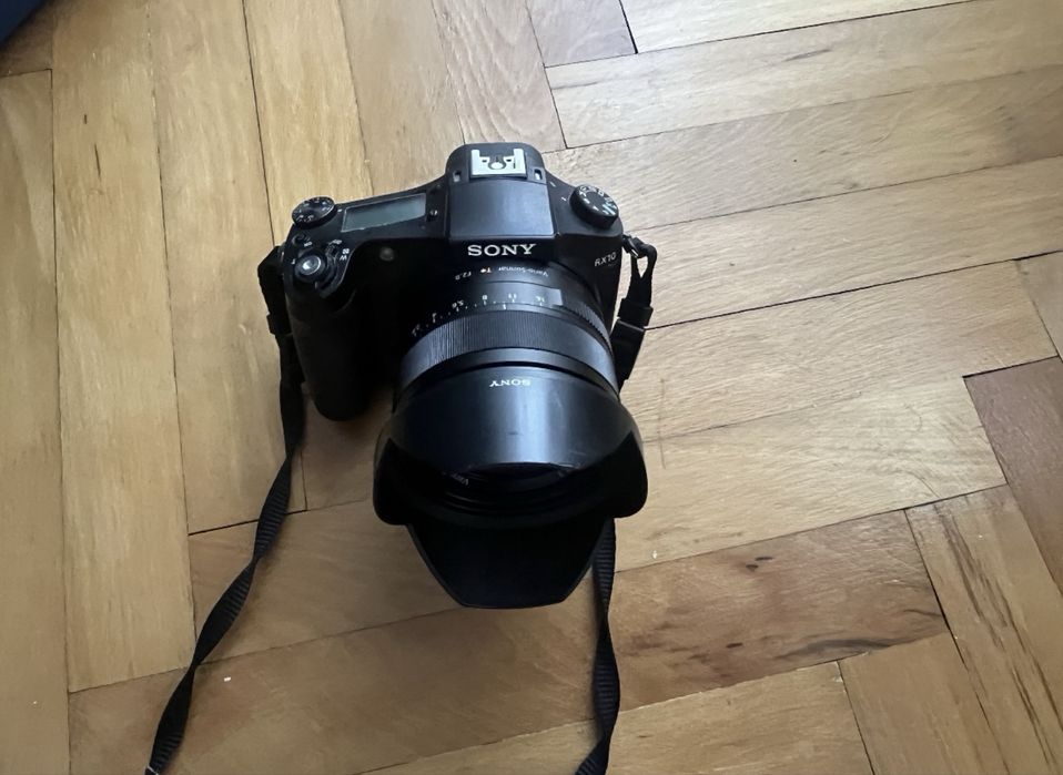 Vând aparat foto Sony Cyber-shot DSC-RX10 – stare foarte bună