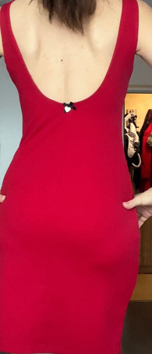 Празнична червена рокля Lynne - 42 размер по етикет, отговаря на С/М