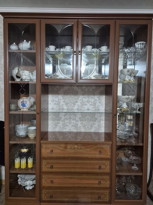 Продам сервант стенку