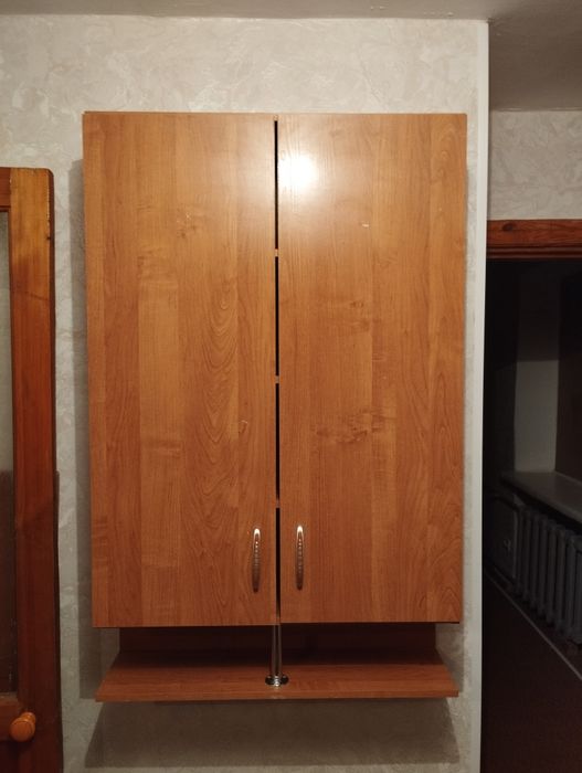 Стол с пятью стульями , Шкаф деревянный