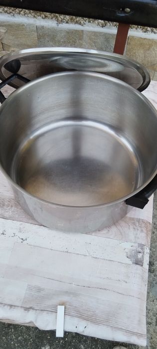 Тави и тенджери за готварство.