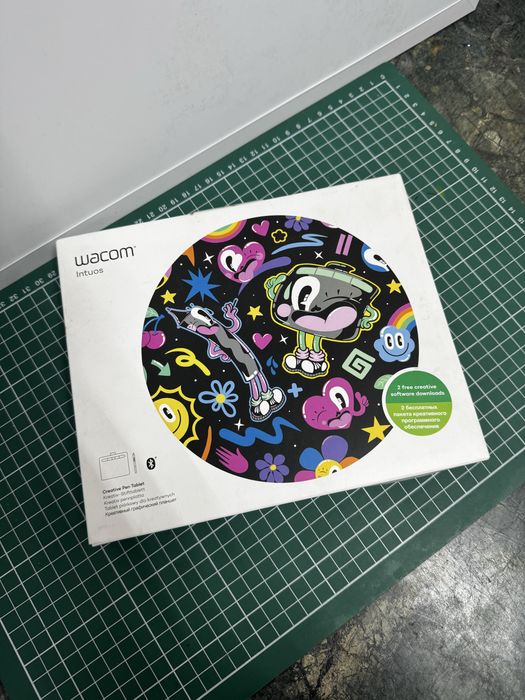Tabletă grafică Wacom Intuos S (Small) cu Bluetooth - Ca Nouă