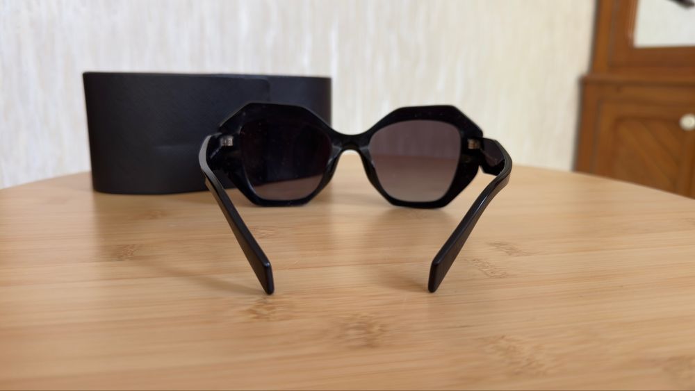 Ochelari de soare Prada