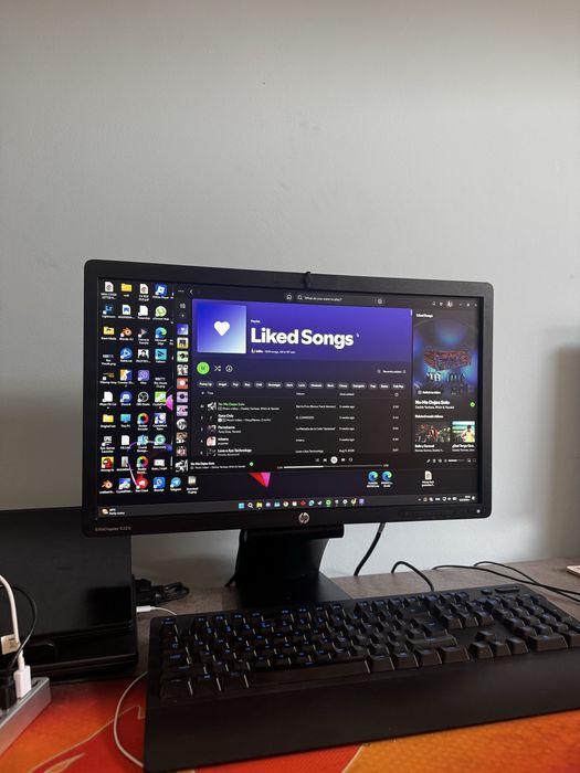 Като нов HP EliteDisplay E221c - 21.5” IPS Full HD монитор