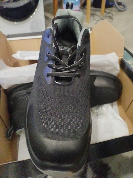 Работни обувки с бомбе.47 номер