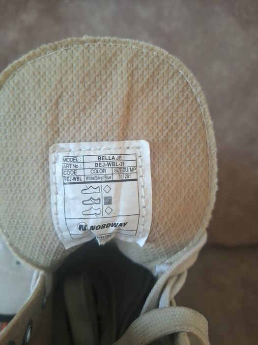 Продам коньки фигурные на девочку