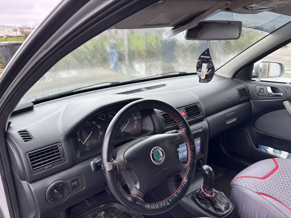 Vand Skoda Octavia Tour 1 ….1.6 benzina 2008,AC