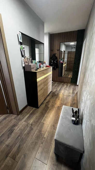 Тристаен обзаведен с паркомясто в Остромила