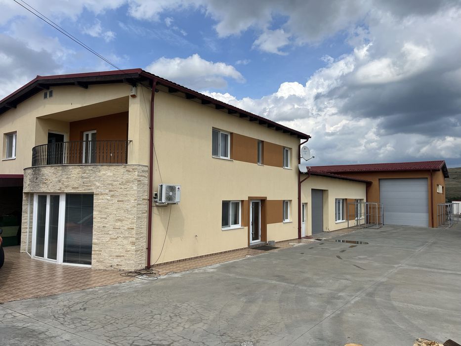 Sediu Firma cu spatiu de depozitare si curte betonata