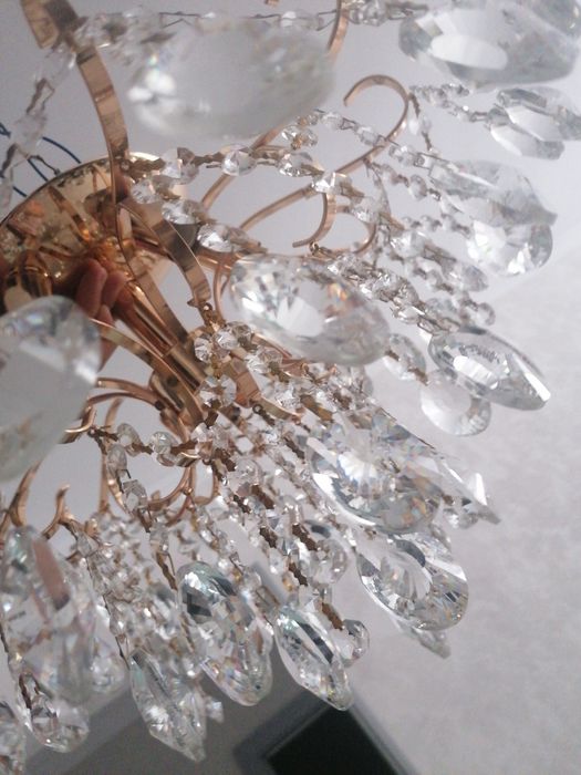 Продам люстру в отличном состоянии