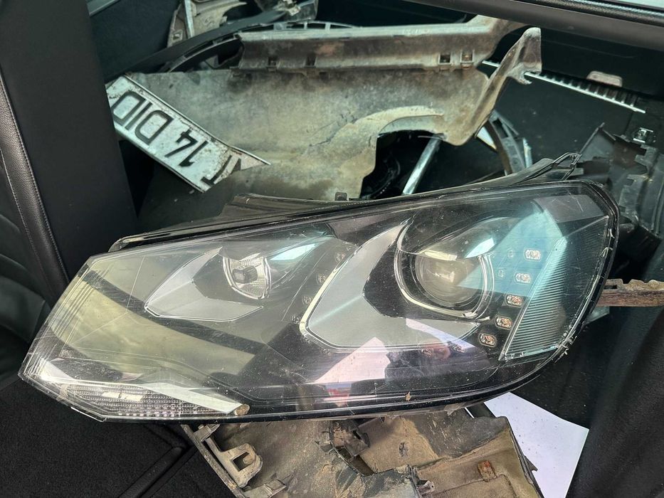 VW Touareg 3,0 tdi 2013 AVARIAT accept variante !