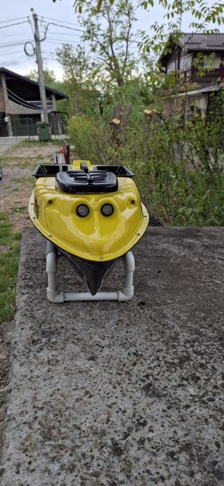 Vând barca de pescuit pentru plantat! (Navo bait) Folosită de 4 ori,e ca și nouă!
