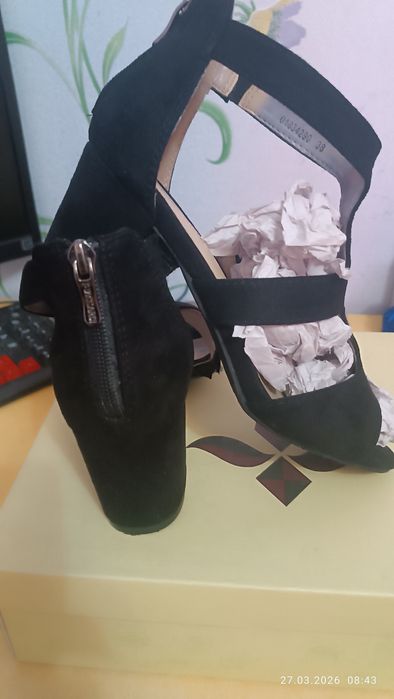 Продам Босоножки