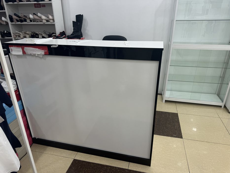 Продается мебель для магазина