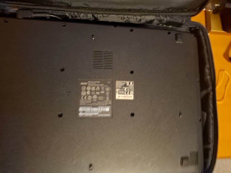 Laptop Acer Aspire E15 Start, 500GHDD, 4GRAM, impecabil
