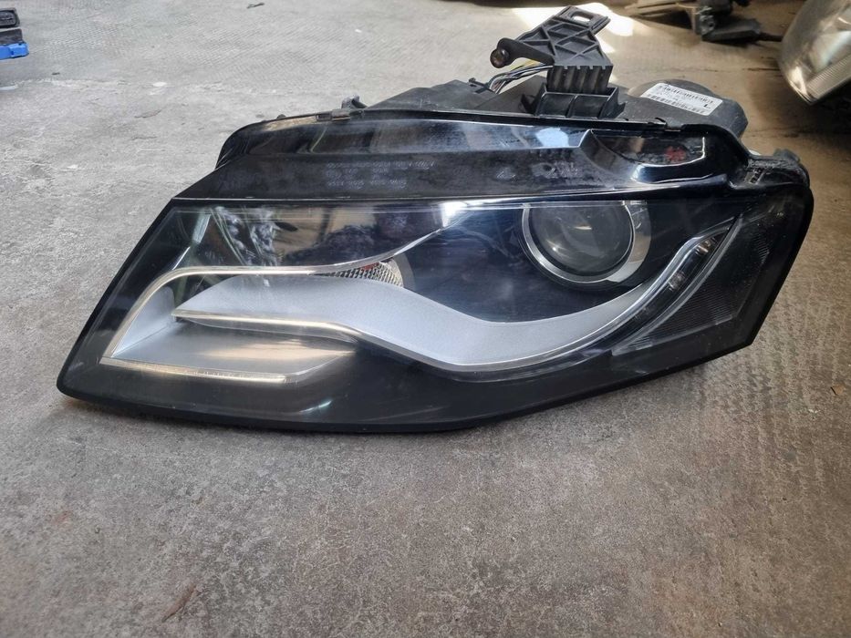 Far stanga complet xenon Audi A4 B8