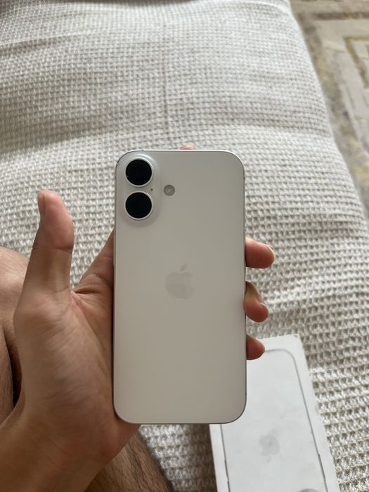 iPhone 16 телефон