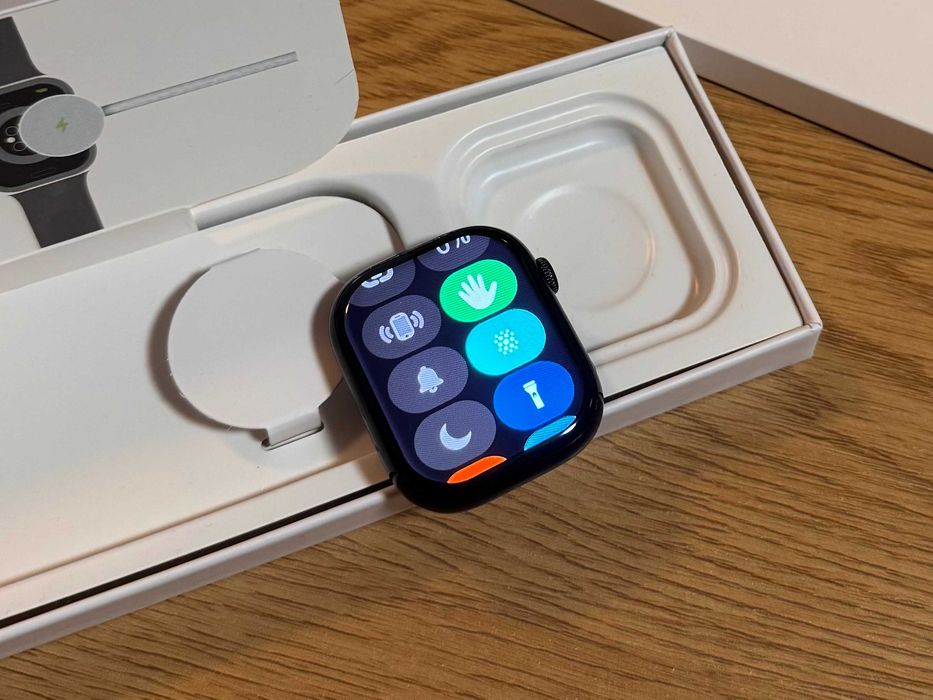 Apple Watch Series 10 46mm - Jet Black / Rose Gold / Silver