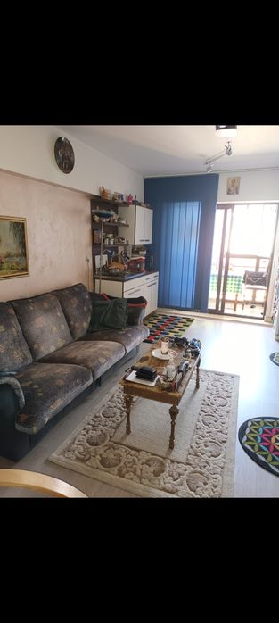 Ofer spre inchiriere/O Cameră