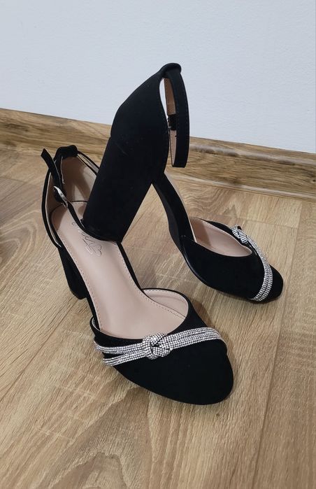 Pantofi cu toc marime 35