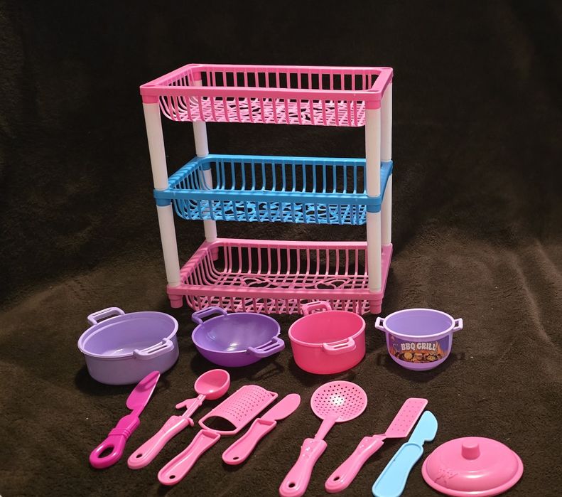 Bucătărie de jucărie cu accesorii – oale, ustensile și raft