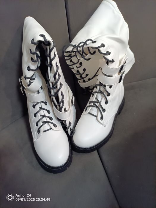 Чисто нови дамски ботуши