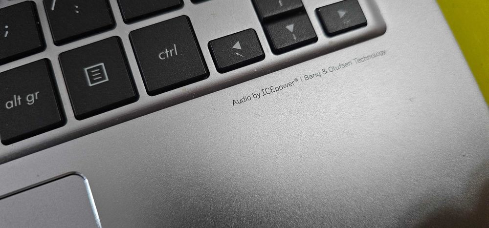 Laptop ASUS ZenBook UX303L I5