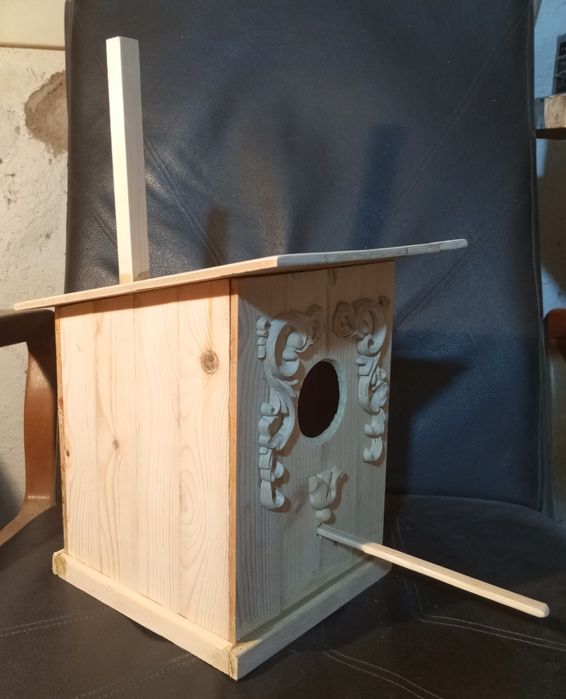 Скворечники ручной работы.