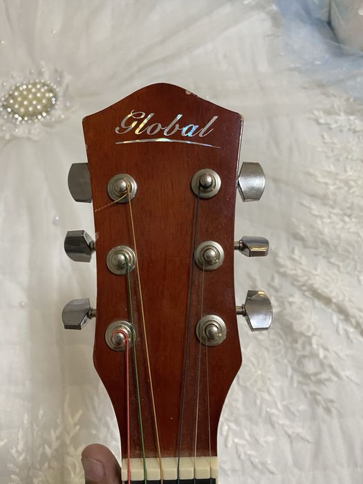 Gitara sotiladi yaxshi xolatda