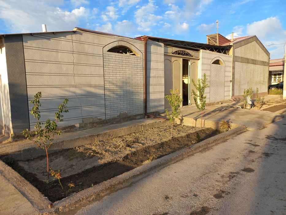 Когон бекларда барча кулайликларга эга 2 сотикли катеж сотилади.