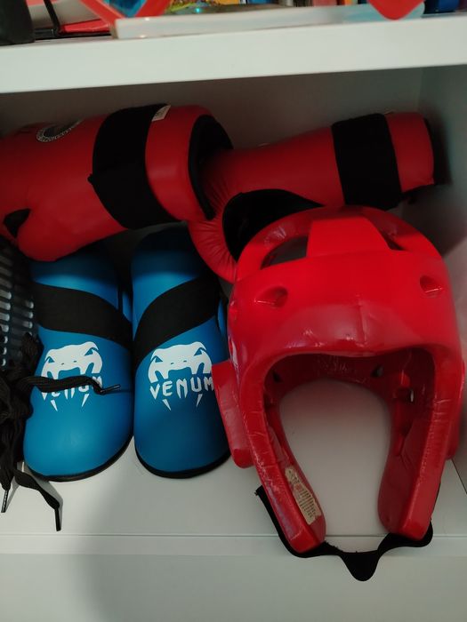 кимоно,шлем перчатки,футы