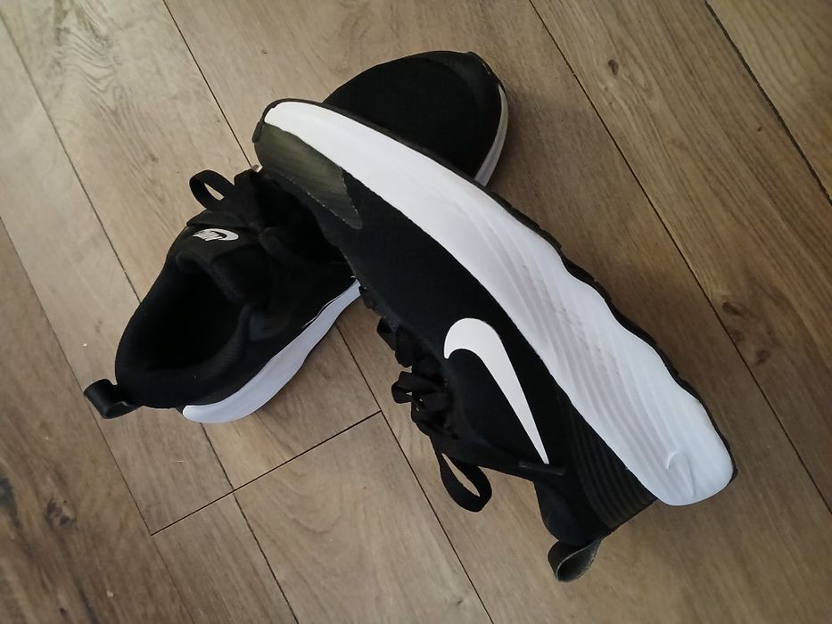 Nike маратонки 361/2 размер