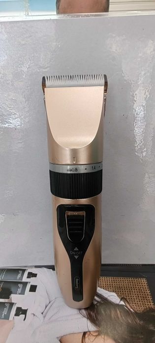 Тример за коса и брада