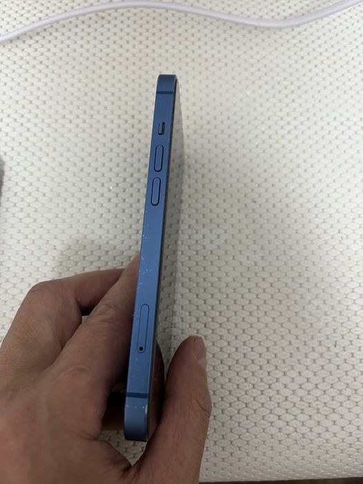 Iphone 13 в хоршем состоянии.