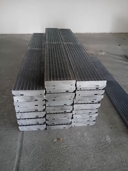 Trepte zincate de exterior  4mm grosime