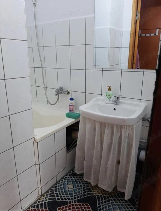 Inchiriez garsoniera zona Cet