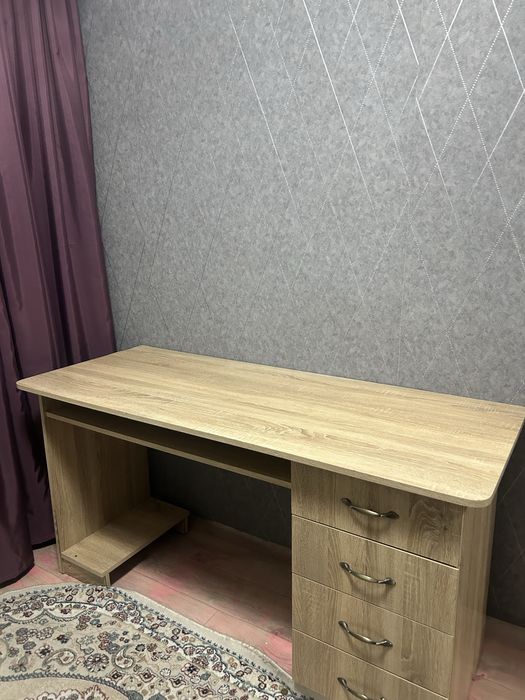 Продам стол компьютерный