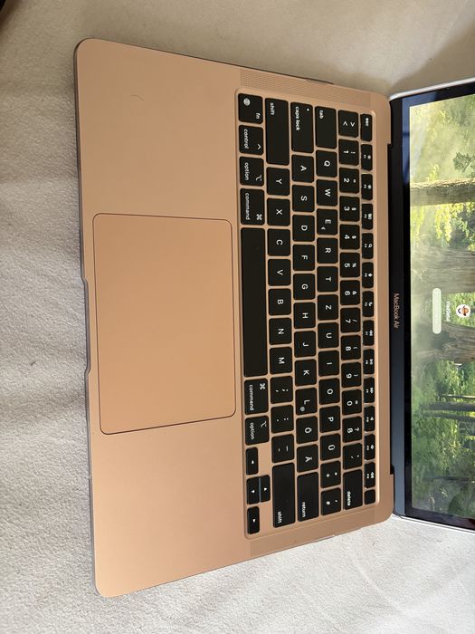 Macbook air M1 8/256 bat orig 40 de cicluri