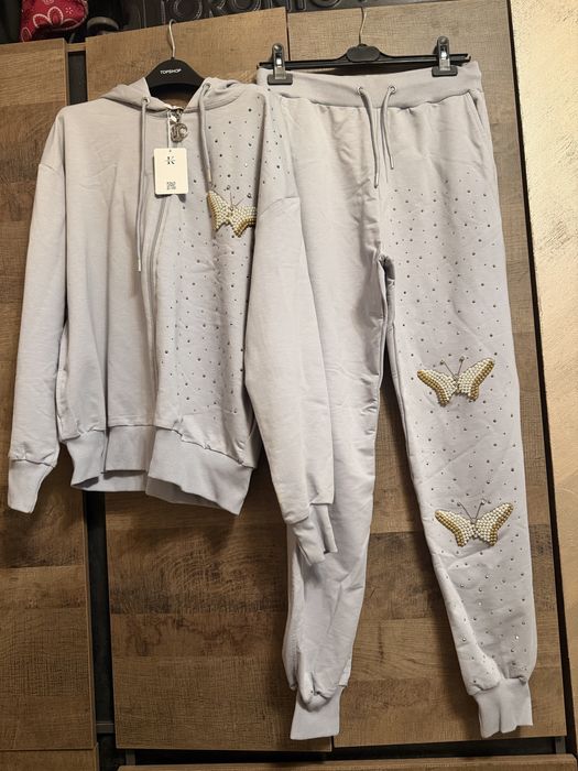 Анцуг светло лилав