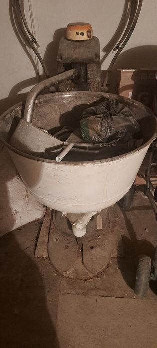 Продам тестомес.