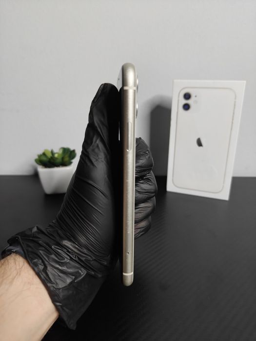 iPhone 11, Silver - în Condiție Bună!