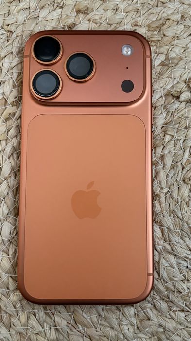 iPhone 17 pro с 2 години предплатена гаранция