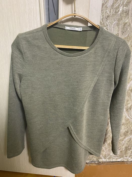 Отдам две кофты для беременных