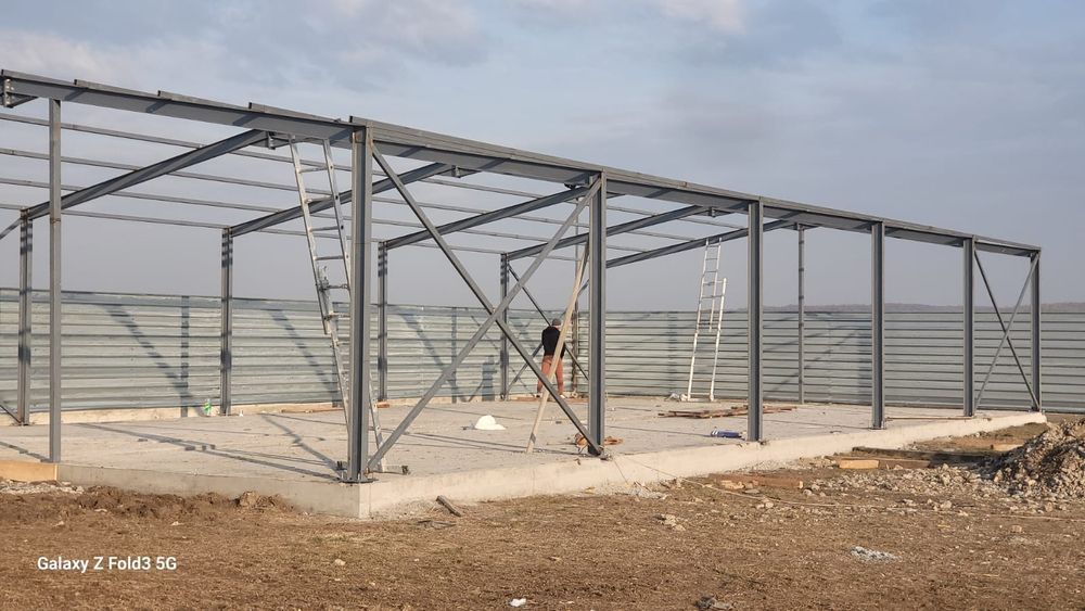 Vând hală metalica