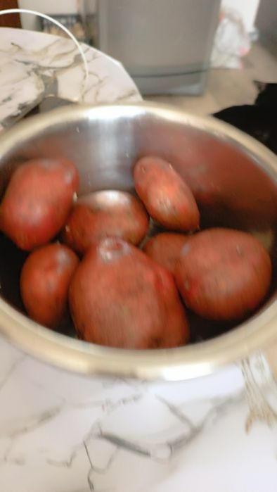 Картофель прошлогодний. Красный