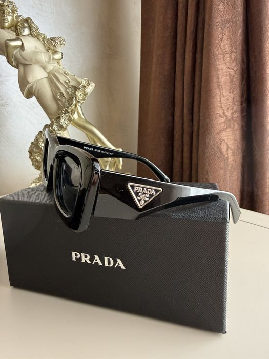 Слънчеви очила Prada