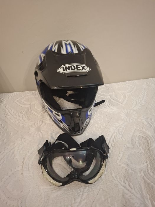 Продавам каска "INDEX" заедно с очила. Размер XL