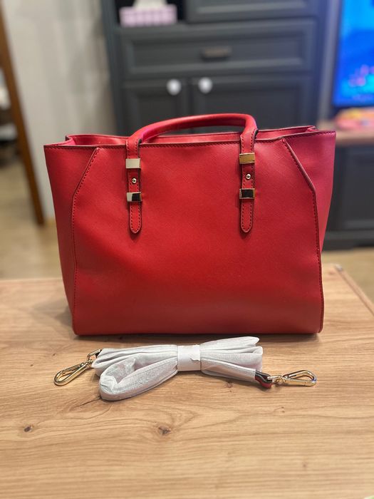 Guess дамска чанта сафиано релеф