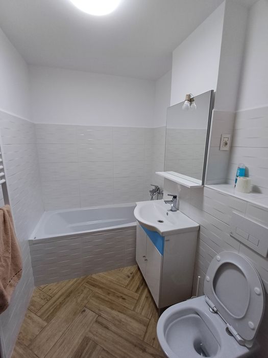 Închiriez apartament 3 camere