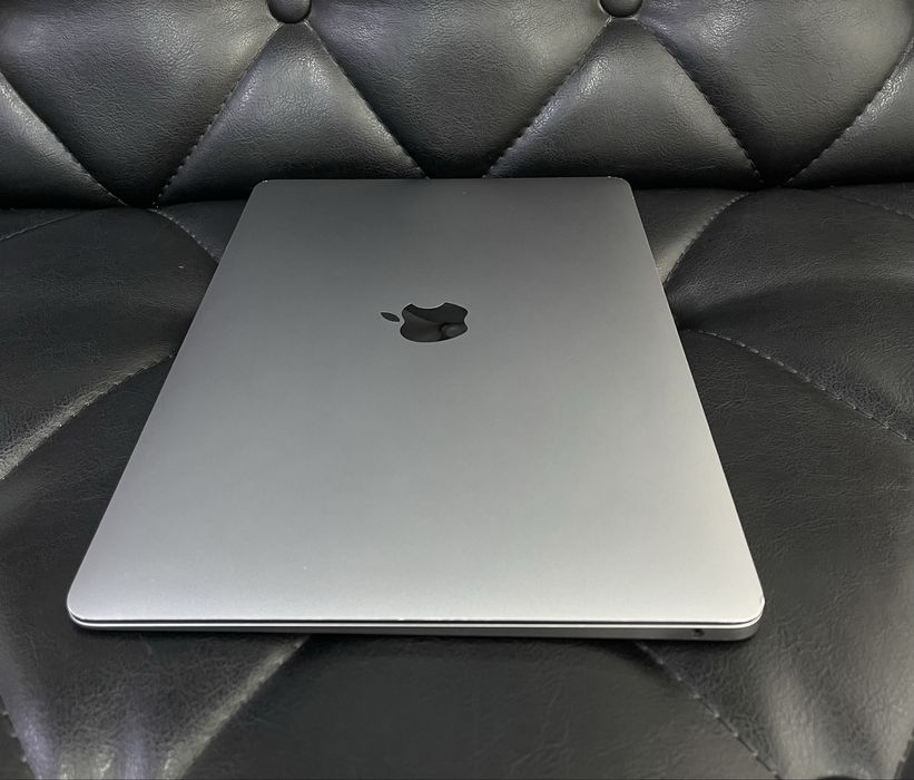 Apple MacBook Air M1 2020 года в плохом состояние